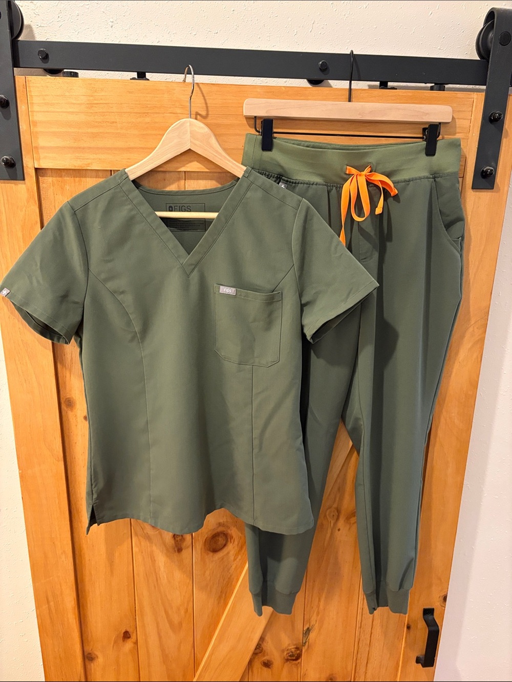 Figs Moss S Catarina Scrub Top & MP Zamora Joggers